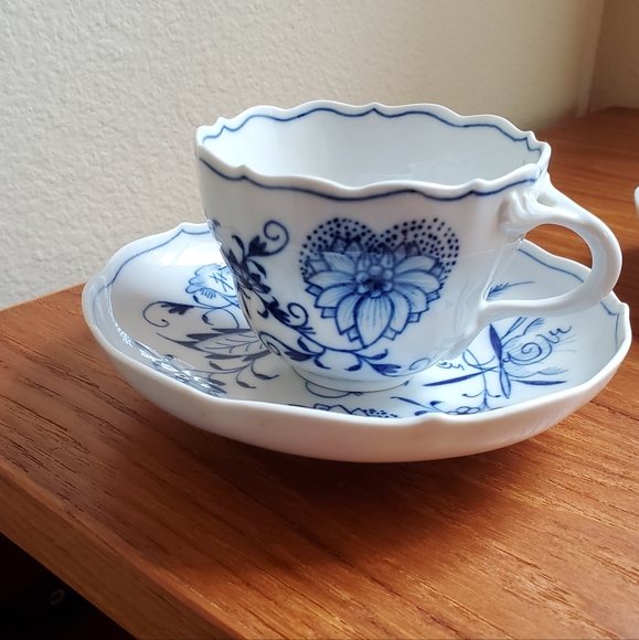 Meissen Blue Onion Crossed Swords Vintage tea cup set of 12 - Picture 2 of 4